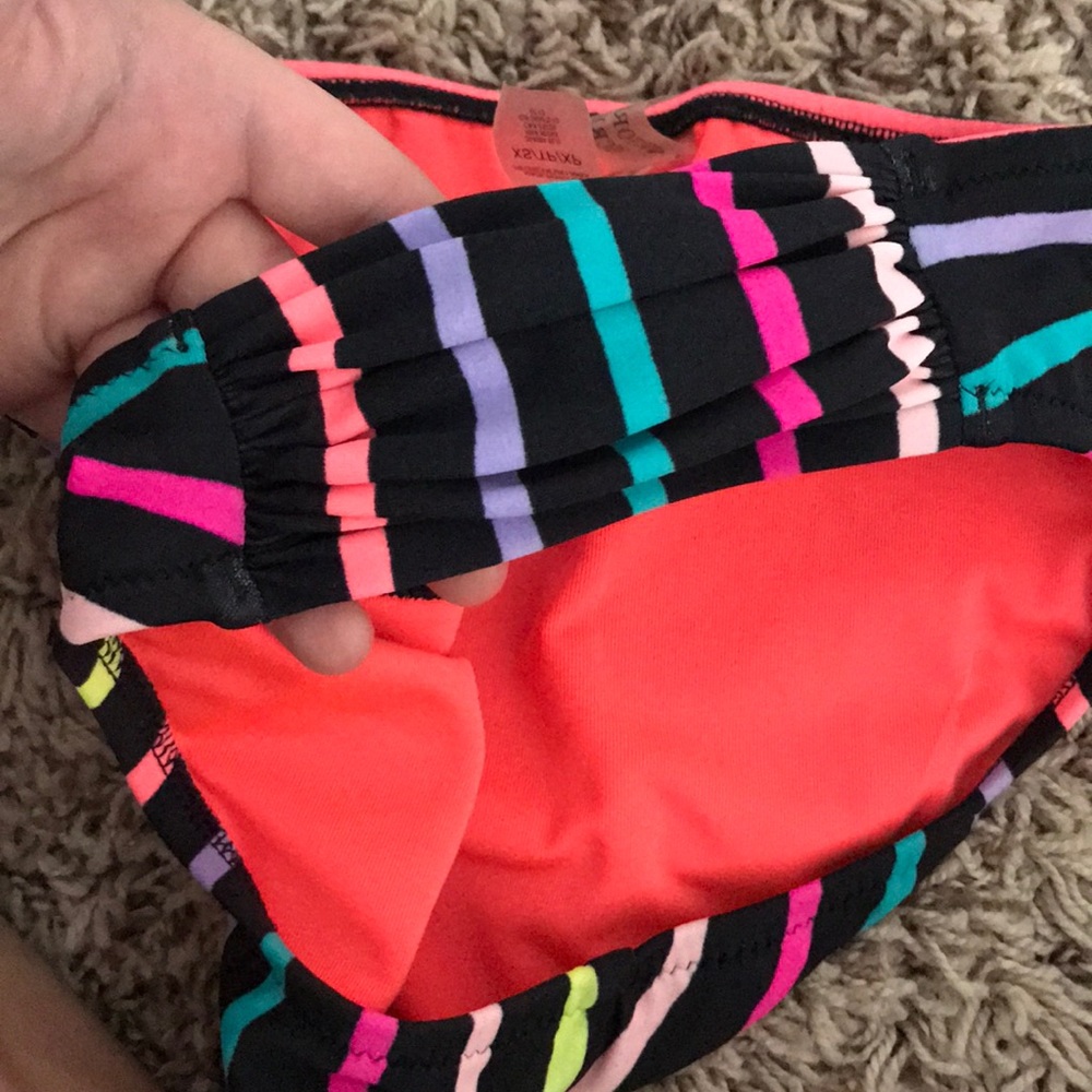 Triangle VS bikini - Picture 5 of 5